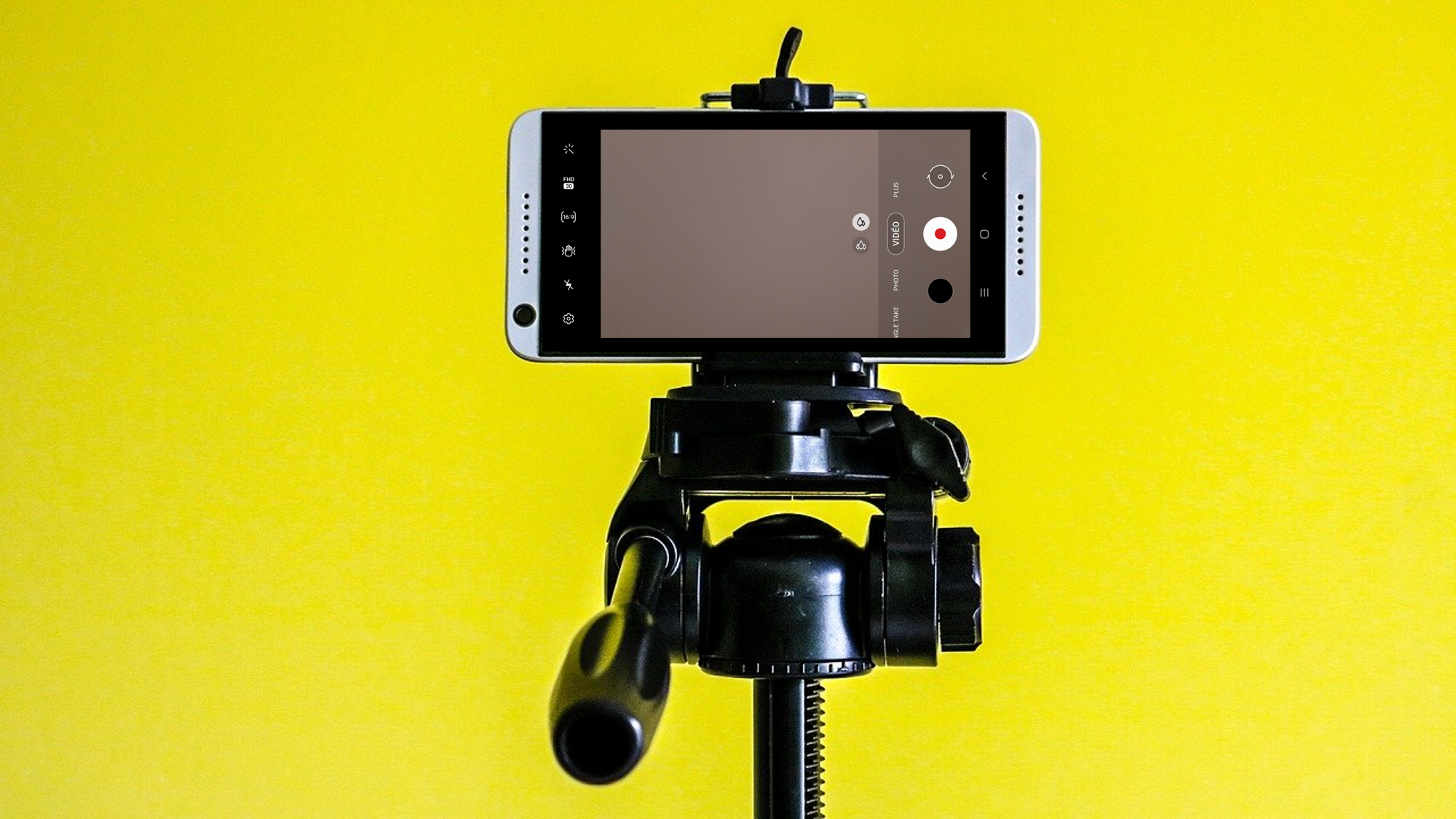 Empruntez un trépied pour filmer avec votre smartphone !